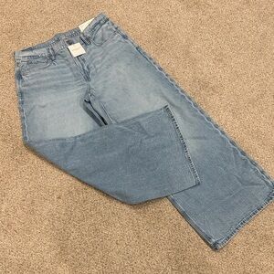 American Eagle Strigid low-rise ultra wide leg jeans